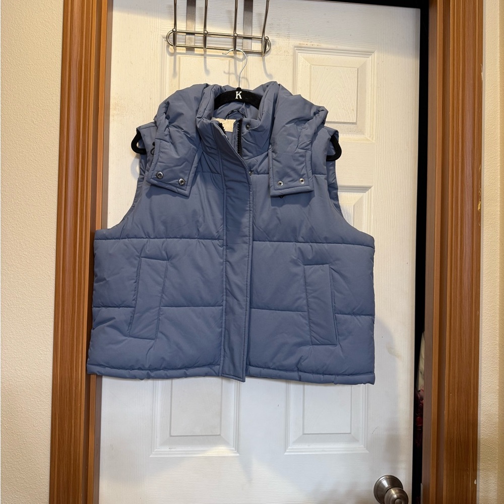 NWOT Roxy cropped puffer vest with hood